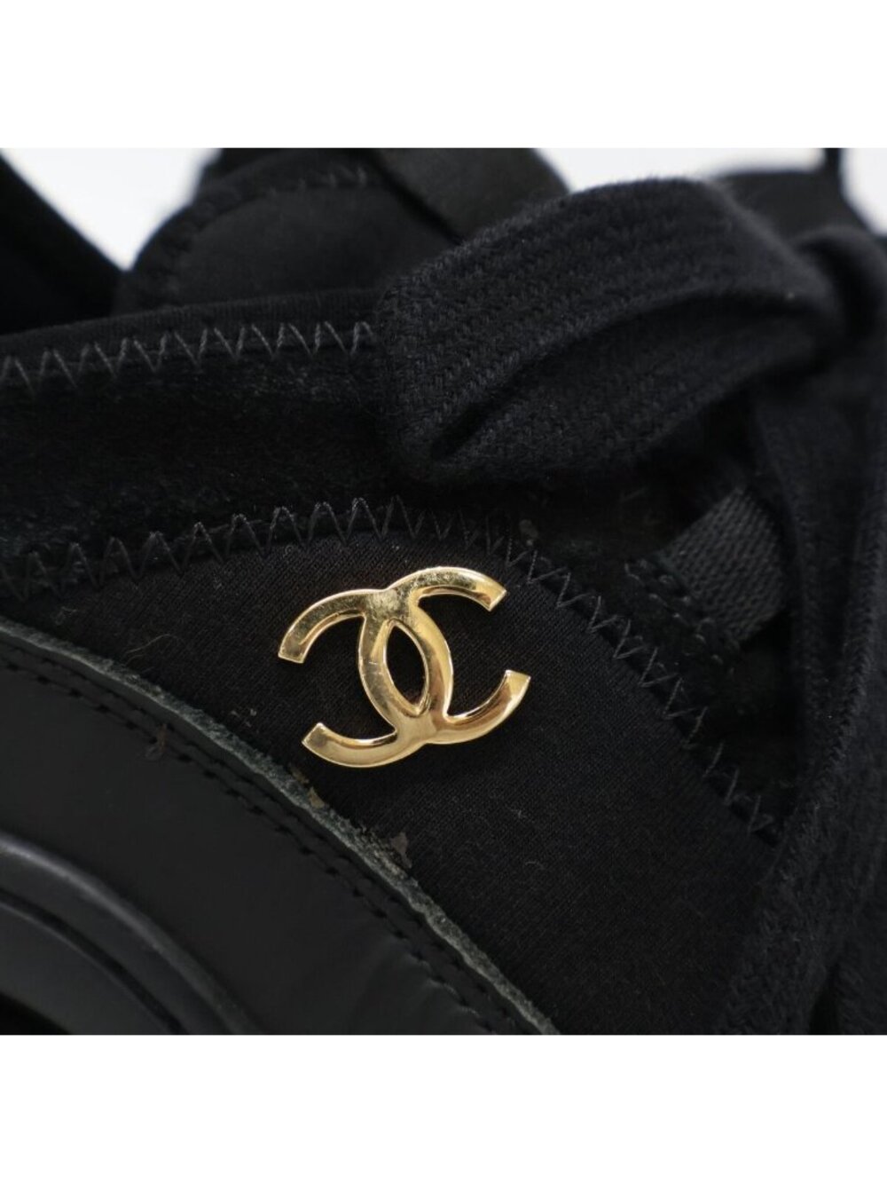 Chanel Velvet Calfskin & Mixed Fiber CC Logo Quilted Embossed Sole Low Cut - Picture 11 of 15